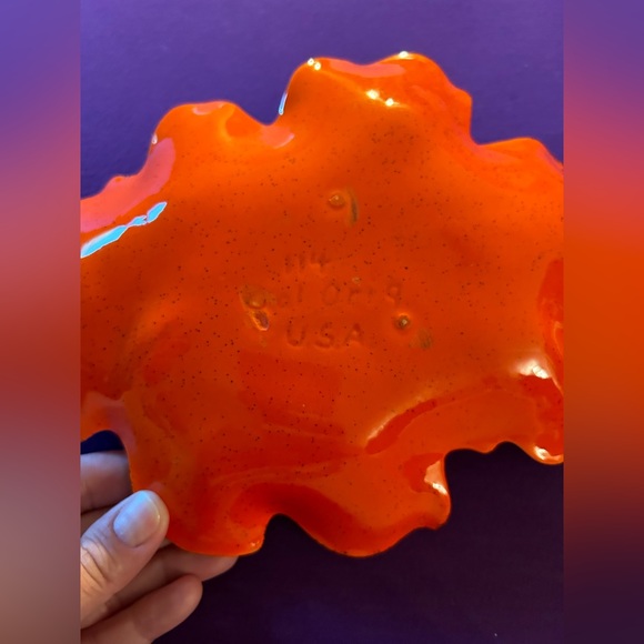 CA POTTERY VTG MCM Beautiful gilded ceramic leaf dish. No chips or cracks. - Picture 7 of 9